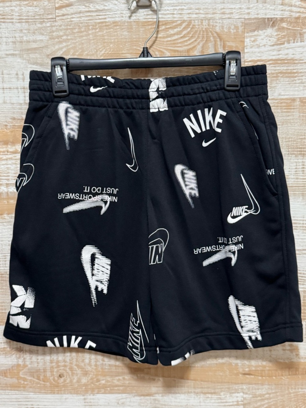 Nike Sportswear Club Big Kids' French Terry Printed Shorts in Size Youth XL